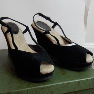 Dunes Elysia Black Suede Shoe
